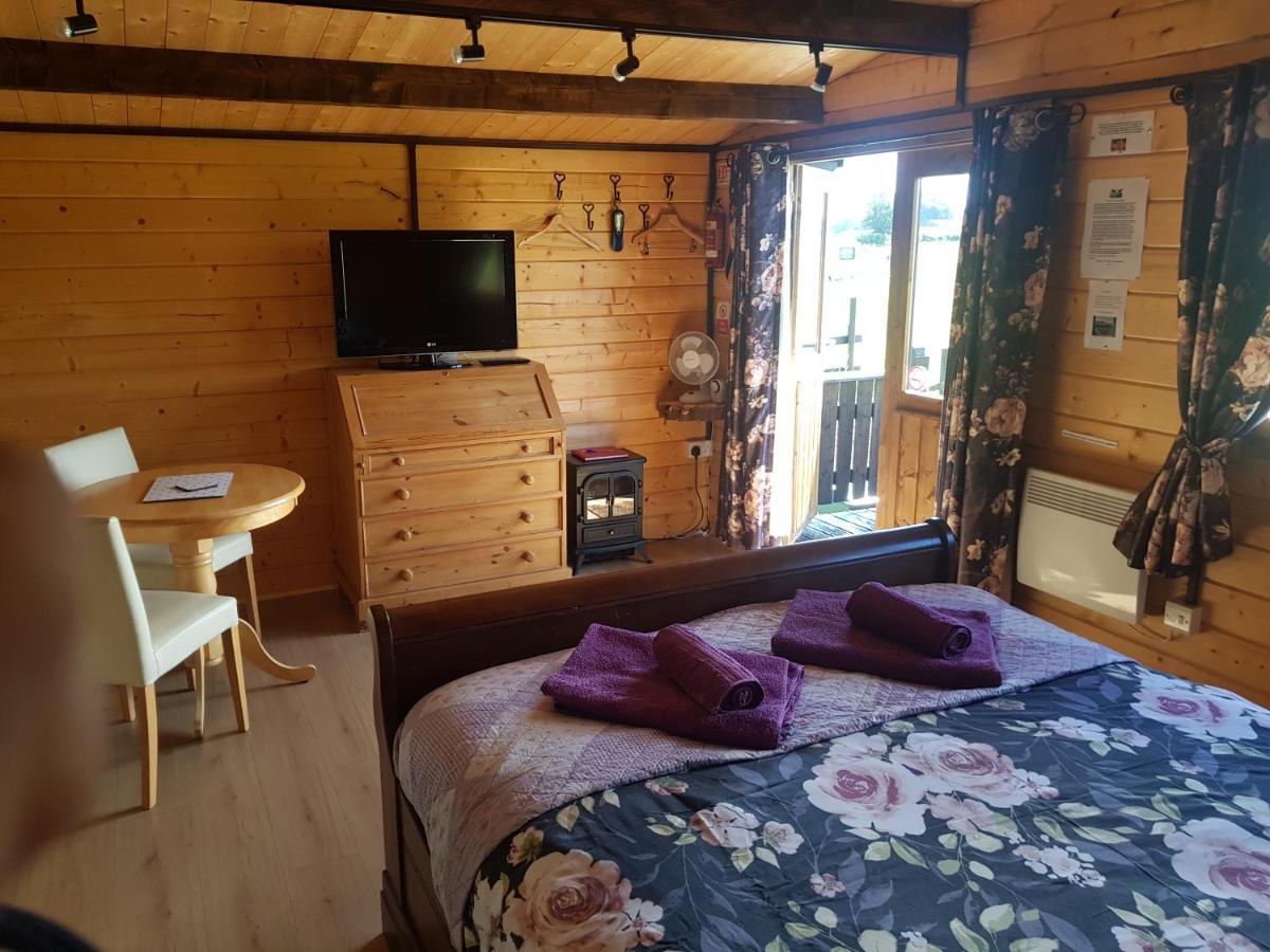 Country Bumpkin - Romantic Couples Stay In Oakhill Cabin Exterior foto