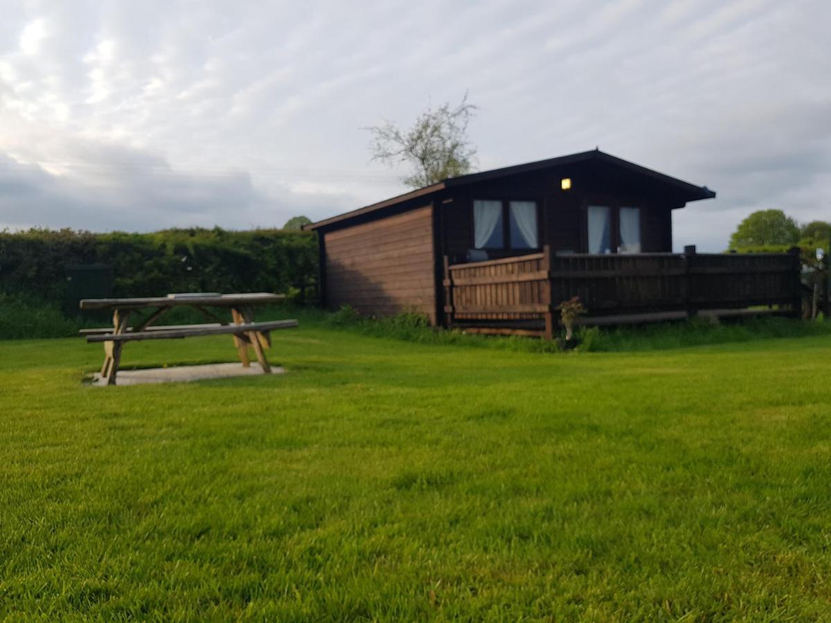 Country Bumpkin - Romantic Couples Stay In Oakhill Cabin Exterior foto